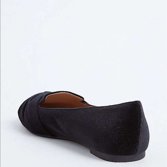 Nwt Torrid wide width black velvet pointed shoe - Picture 2 of 4